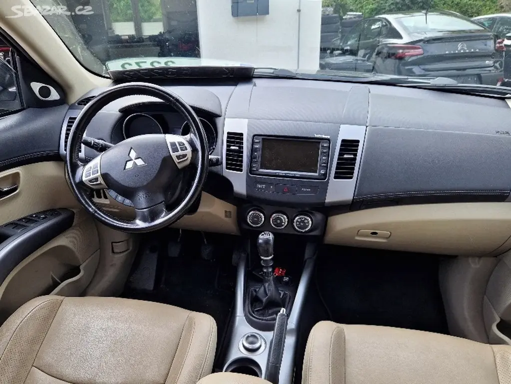 Mitsubishi Outlander, 2.2 DI-D (130 kW), 4x4 - fotka 5
