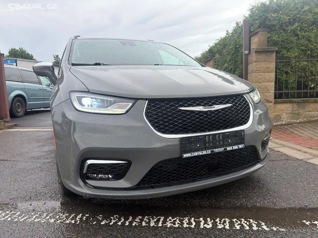 Chrysler Pacifica 3,6 RU Limited Radar 360 2022 - fotka 6