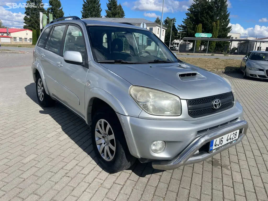 Toyota RAV4 2,0 D-4D 85kw Klima 4x4 05/2003 po STK - fotka 6