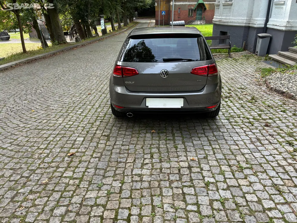 Volkswagen Golf ,R.V. 2015,super stav SERVISOVÁN! - fotka 4