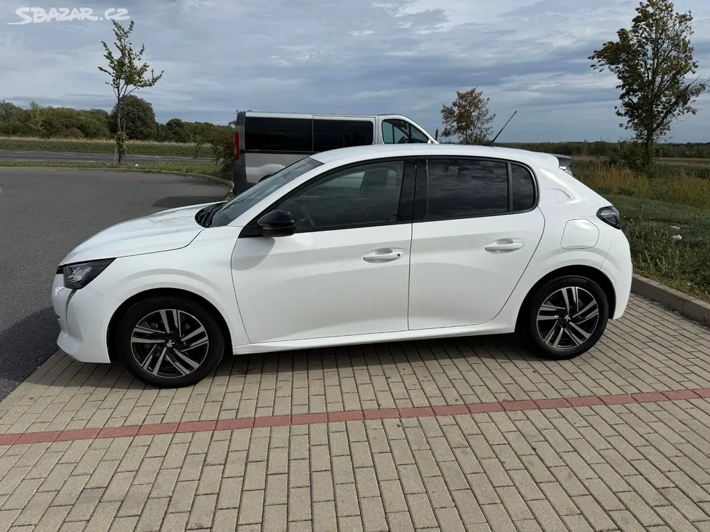 Peugeot 208 II 1.2 PT Allure 6st. manuál | 32100km - fotka 4