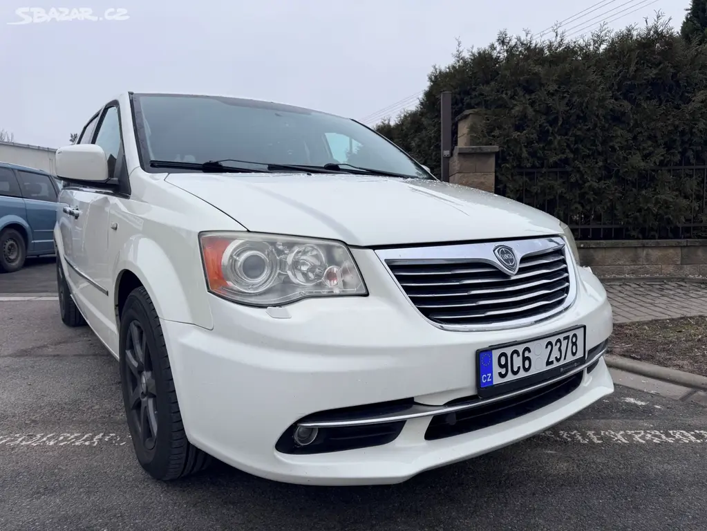 Lancia Voyager 3,6 DVD Gold RT Nový model 2012 - fotka 6