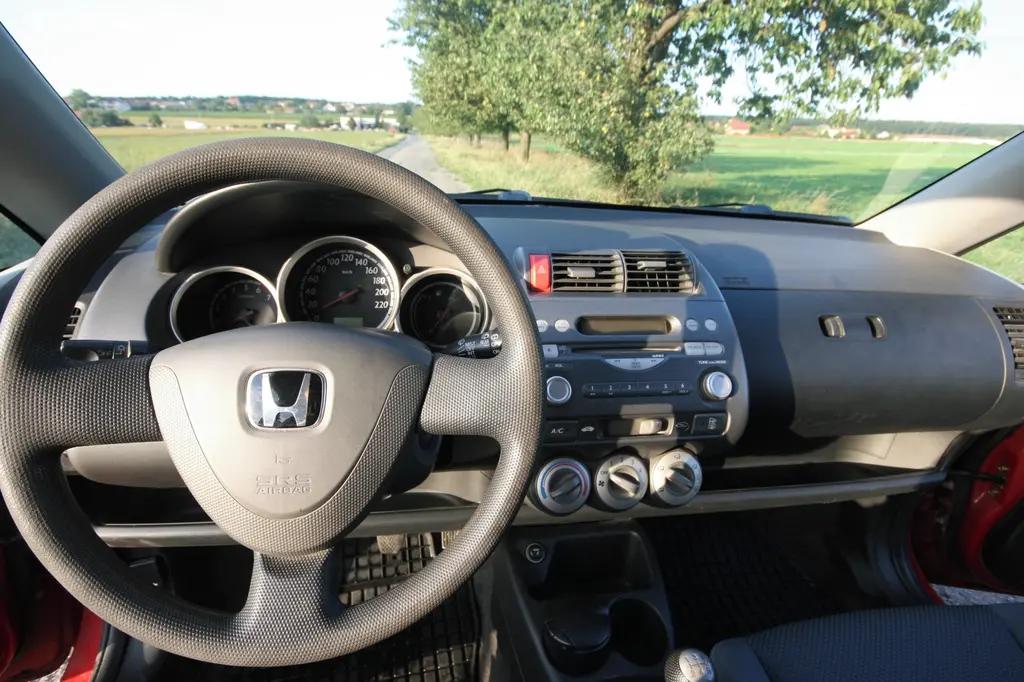 Honda Jazz 2004, 1.2i 57 kW, spolehlivý parťák - fotka 5