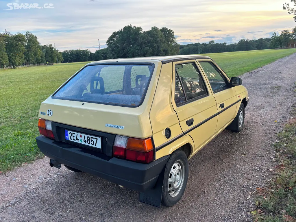 Škoda Favorit 1.3 46 kW 135L originální stav - fotka 4