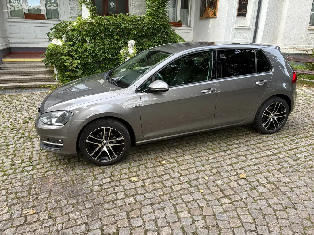 Volkswagen Golf ,R.V. 2015,super stav SERVISOVÁN! - fotka 2