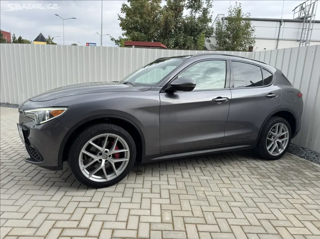 Alfa Romeo Stelvio, 2,0 T 206kW Q4 AT8 ZF 4X4 - fotka 3