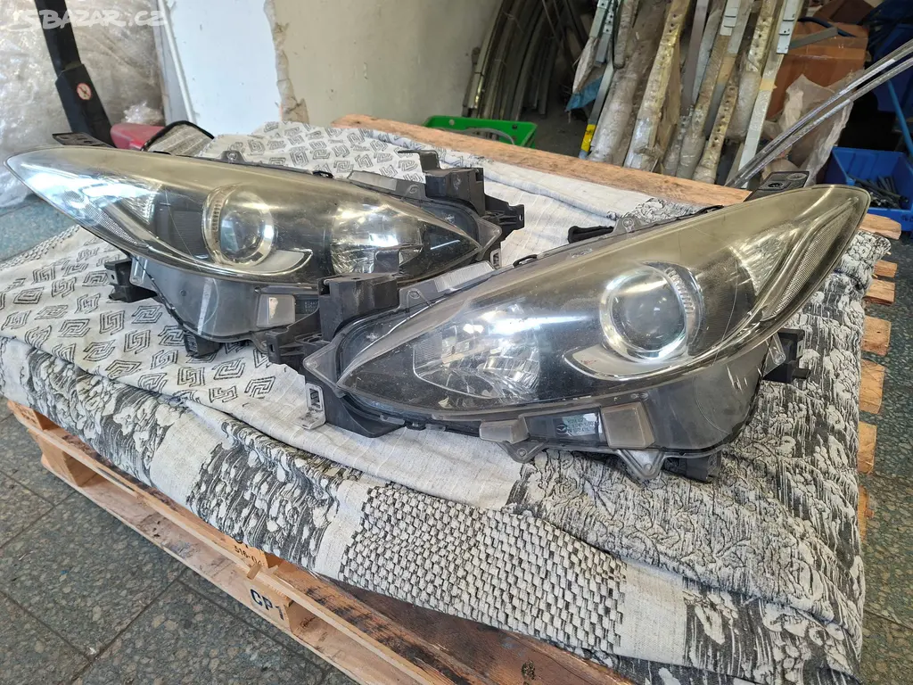 přední světla Mazda