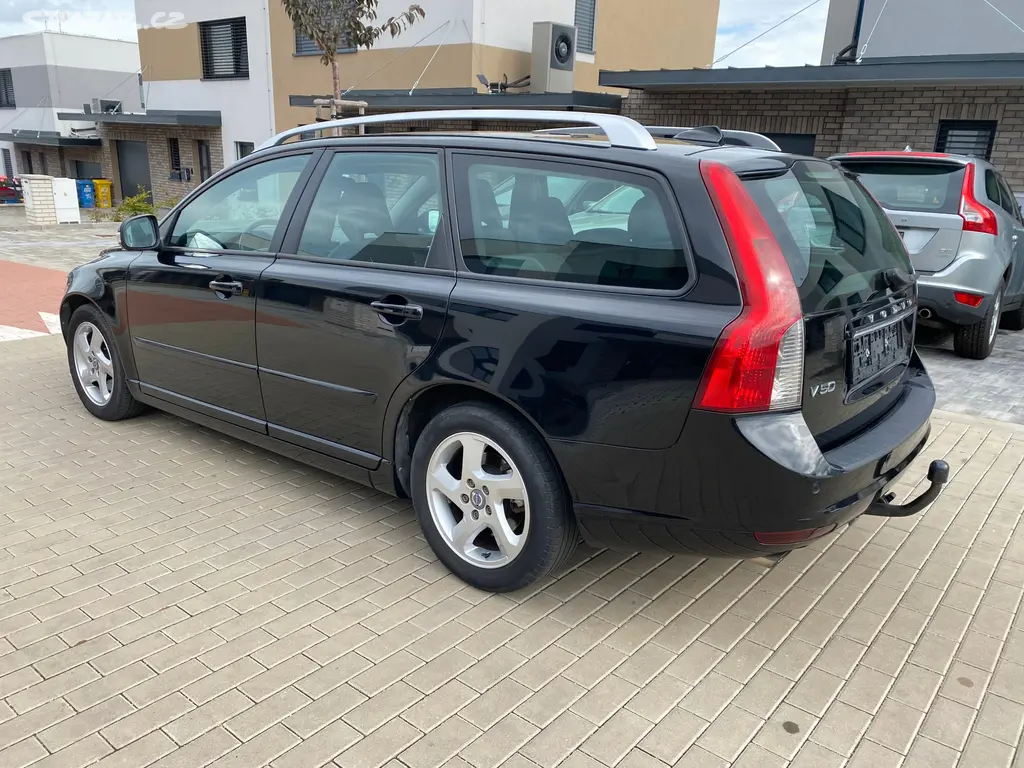 Volvo V50 2.0D, 110 kW, r.v. 2012, tažné, nová STK - fotka 2
