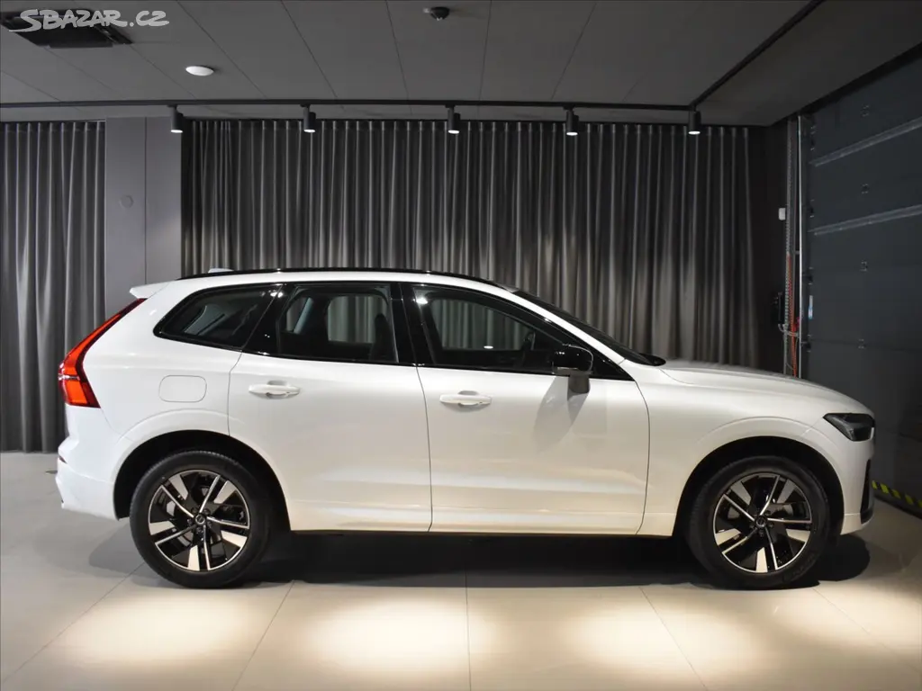 Volvo XC60, 2,0 B5 AWD PLUS BLIS,Bezklíč - fotka 3
