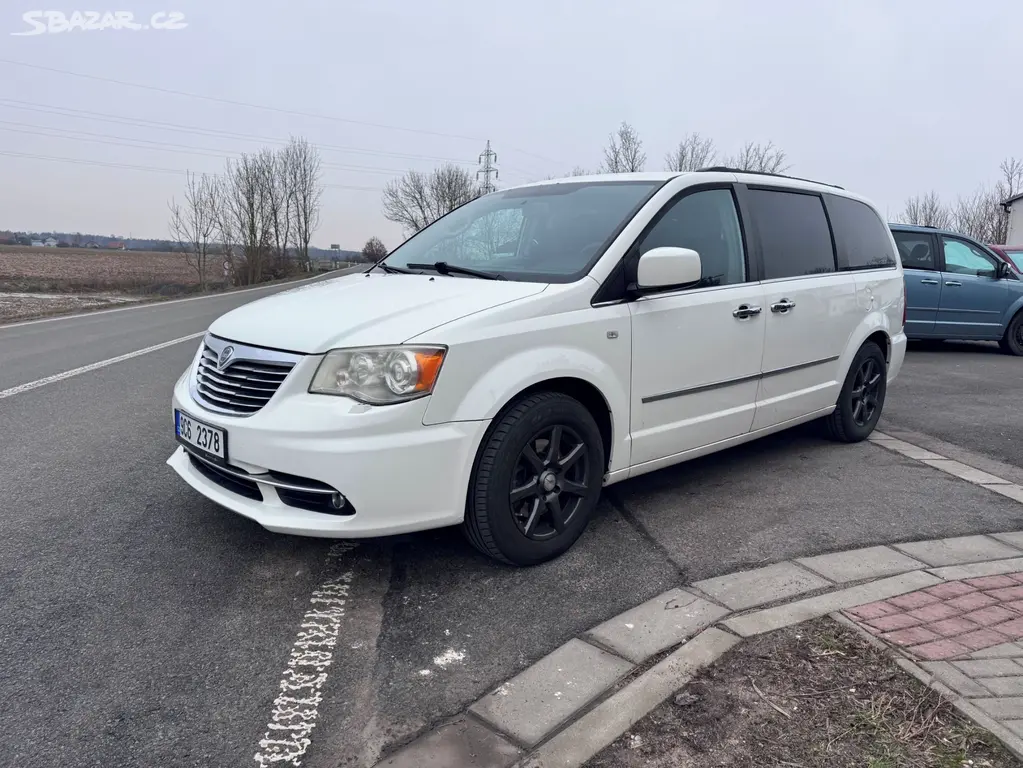 Lancia Voyager 3,6 DVD Gold RT Nový model 2012 - fotka 2