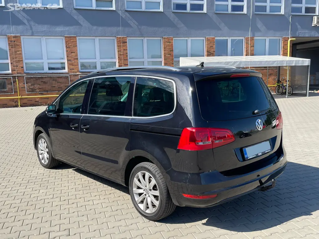 Volkswagen Sharan 2.0 TDi RV 2012 Highline 7 MÍST - fotka 2