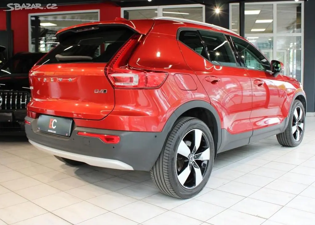 Volvo XC40 D4 AWD Momentum PilotAs/360°/P nafta - fotka 6