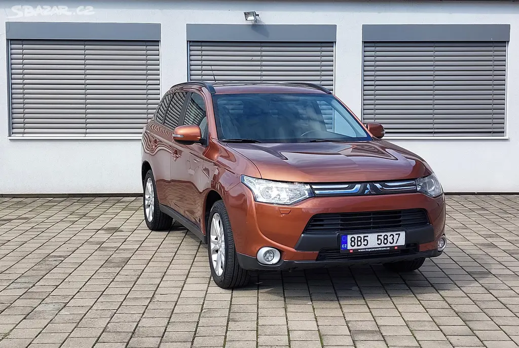 Mitsubishi Outlander, 2.2, 110 kW, 4×4, 7-místné - fotka 3