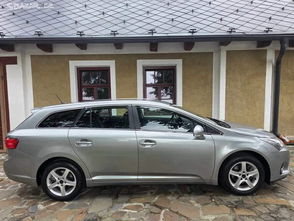 Toyota Avensis 1.8 ben. - fotka 5