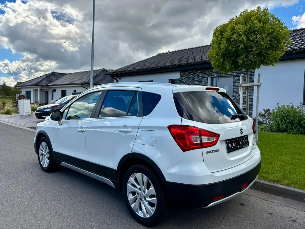 Suzuki S-Cross1.4 BoosterJet Allgrip 4x4, kamera - fotka 3