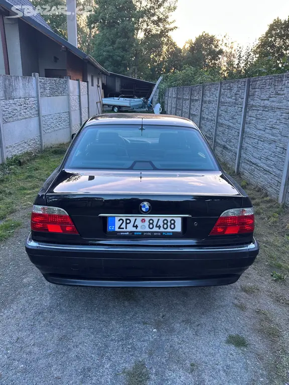 BMW 735i V8 manuál - fotka 2