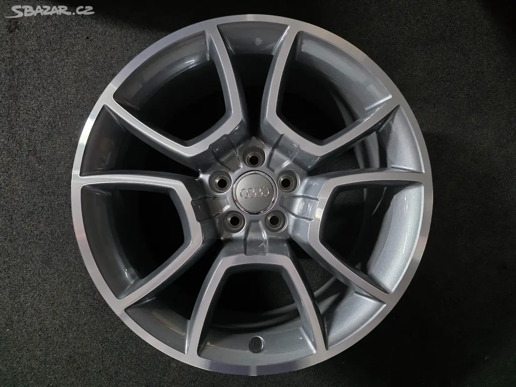 Audi S Q3 / Q3 Alu kolo 19 originál 8U0071499