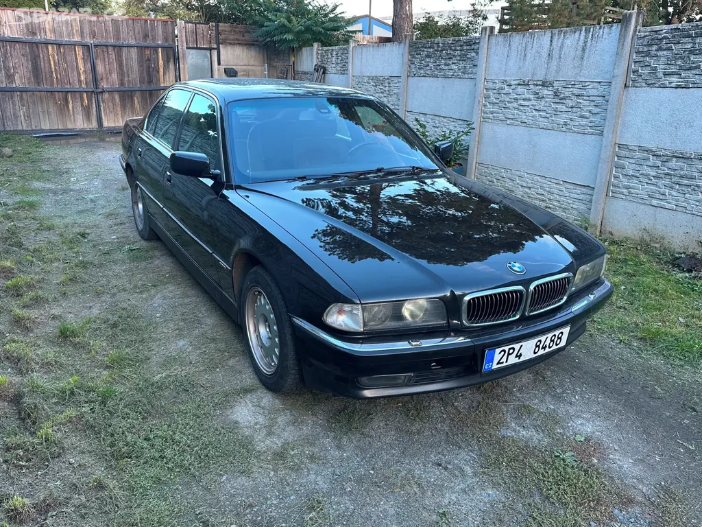 BMW 735i V8 manuál - fotka 3
