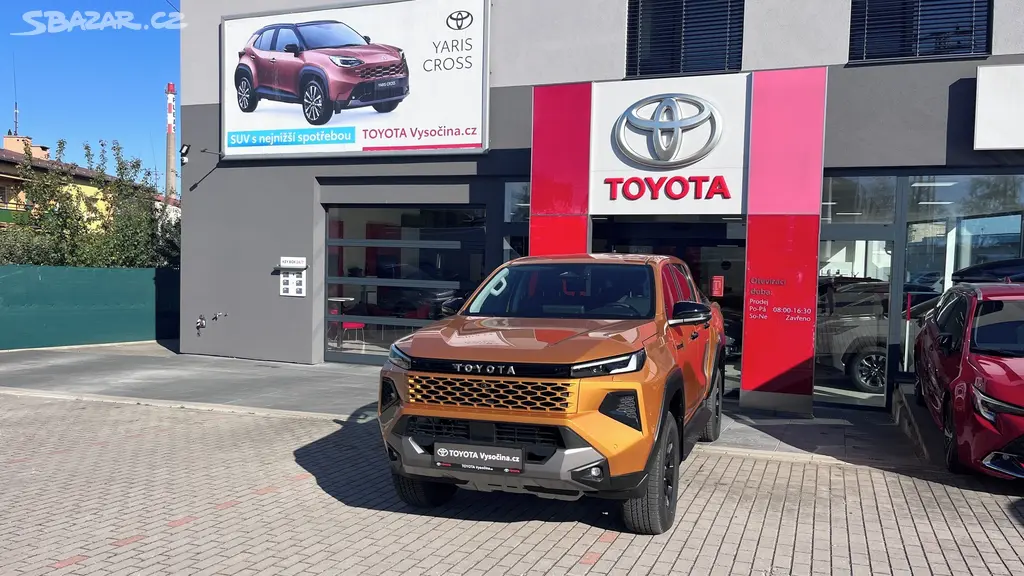 Toyota Hilux, 2,8D 4x4 6AT Invincible HYB - fotka 2