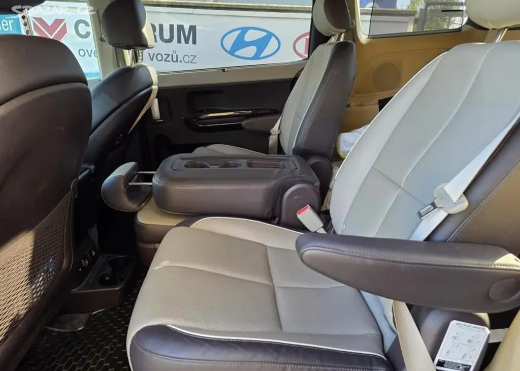 Kia Carnival 3.3-8míst-2.řada 3sedadla - fotka 2