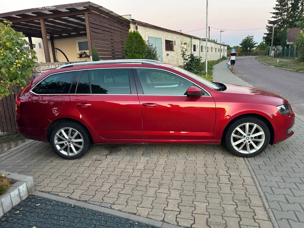 Škoda Octavia III 1.6 TDI DSG - fotka 3