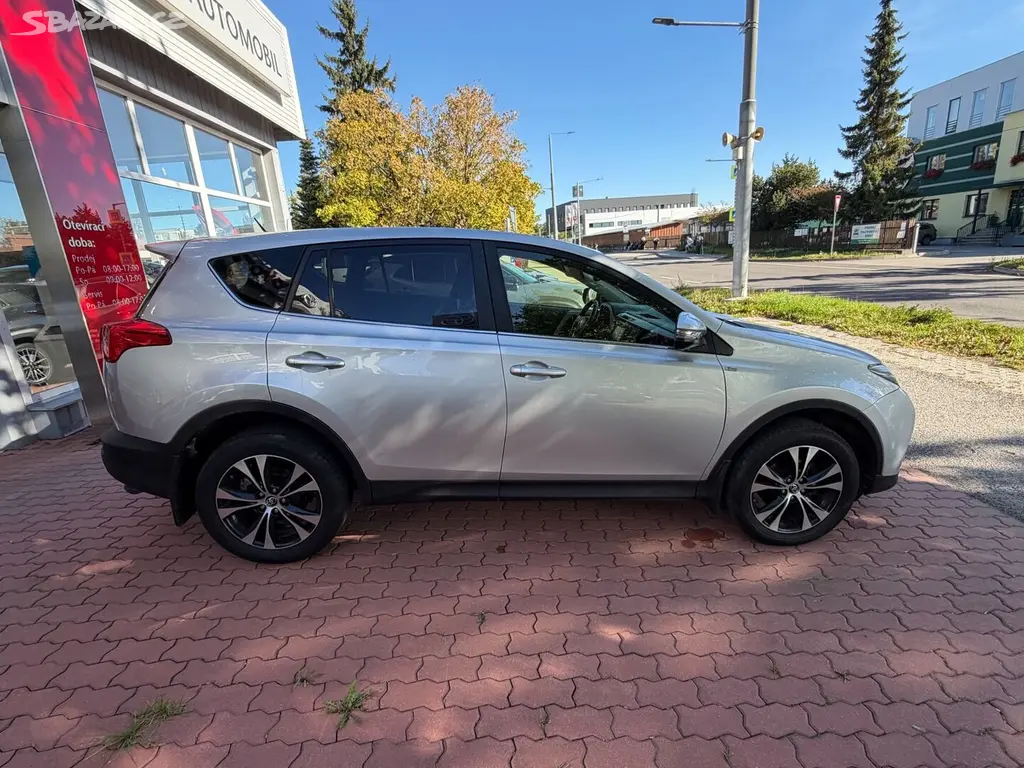 Toyota Rav4, 2.2 D-4D, 4X4, Automat, tažné - fotka 4