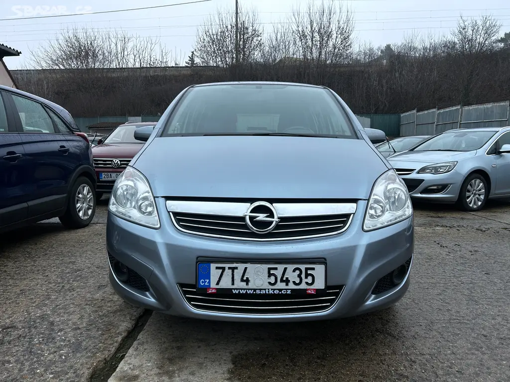 Opel Zafira, 1,8 16V, 7 míst - fotka 2