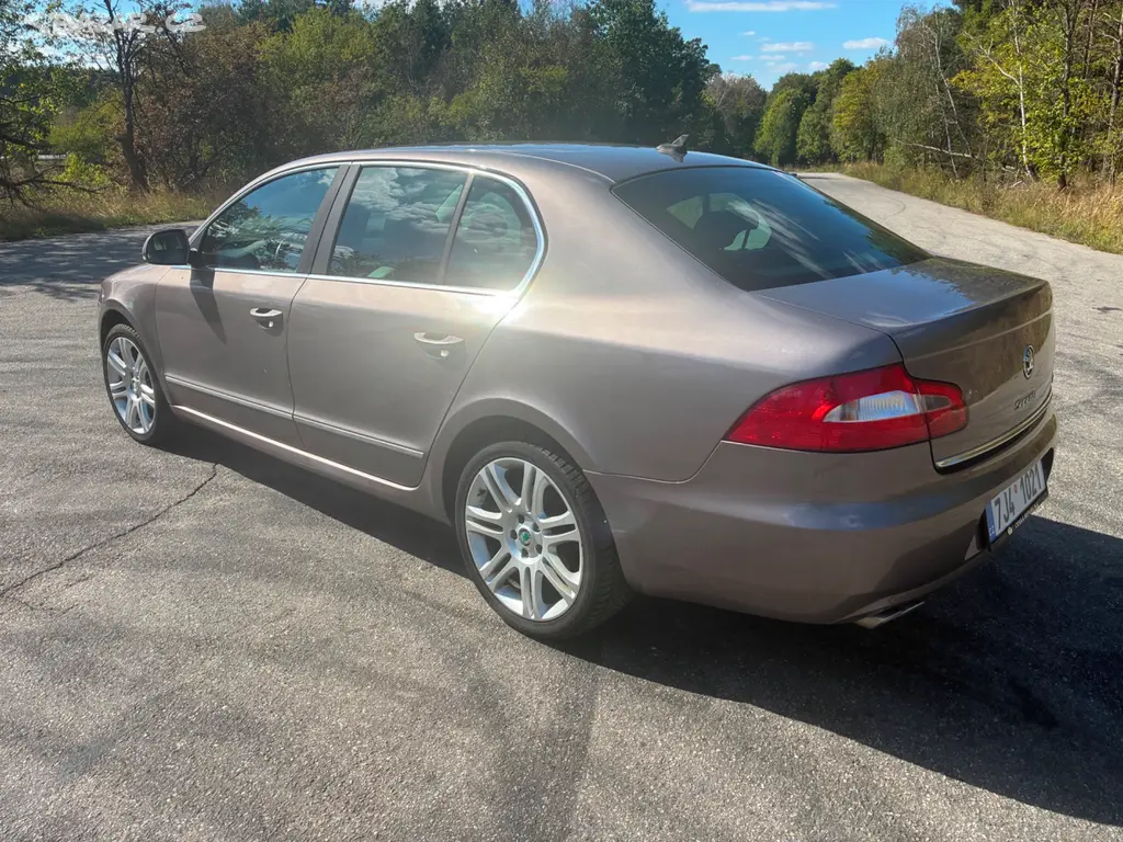Škoda Superb 2,0 TDi 125kw - fotka 3