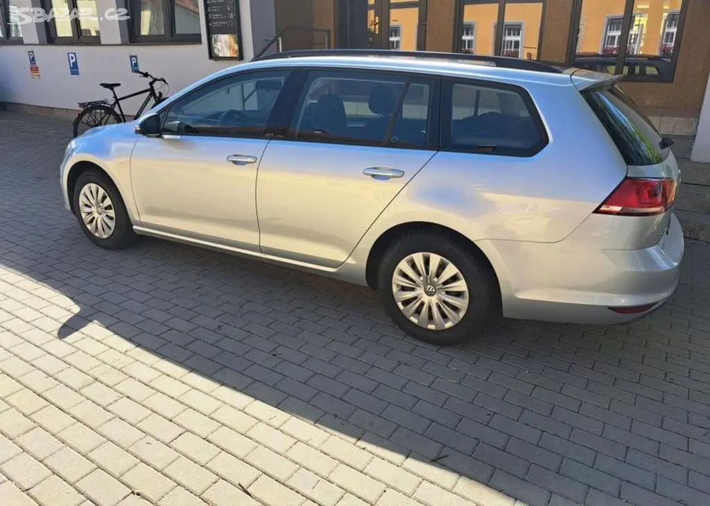 Volkswagen Golf 1,6 TDI Variant nafta manuální - fotka 6