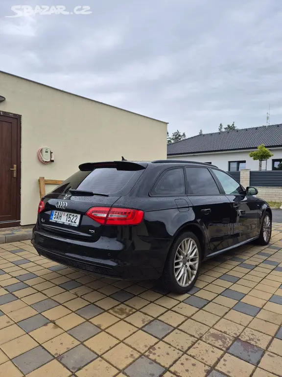 Audi A4 Avant B8 2.0TDI S-line TOP STAV, 119 000km - fotka 5