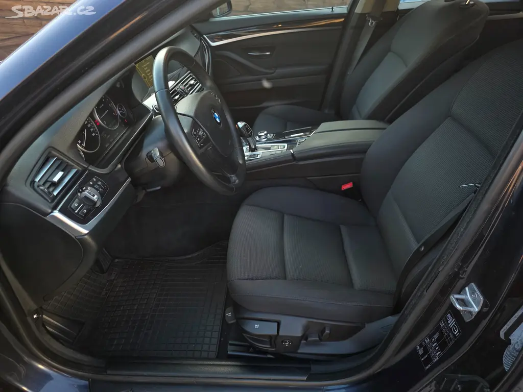 BMW 520D F11 135kW 2majitel kamera Navi Xenon 2013 - fotka 6