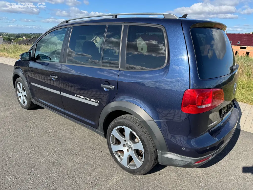Volkswagen Touran Cross 2.0 TDI DSG - fotka 6