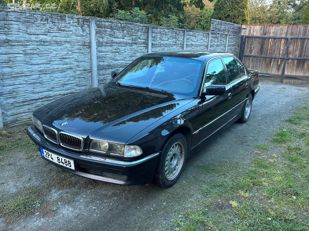BMW 735i V8 manuál - fotka 6
