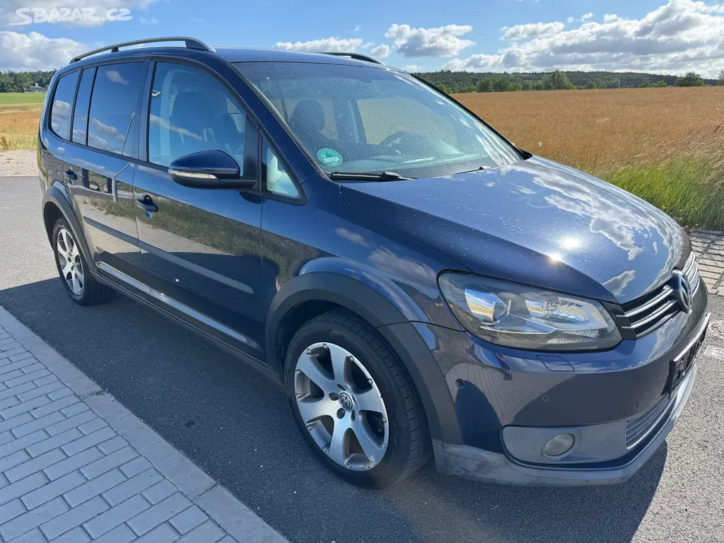 Volkswagen Touran Cross 2.0 TDI DSG - fotka 3