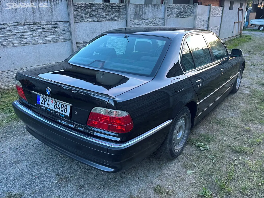 BMW 735i V8 manuál - fotka 4