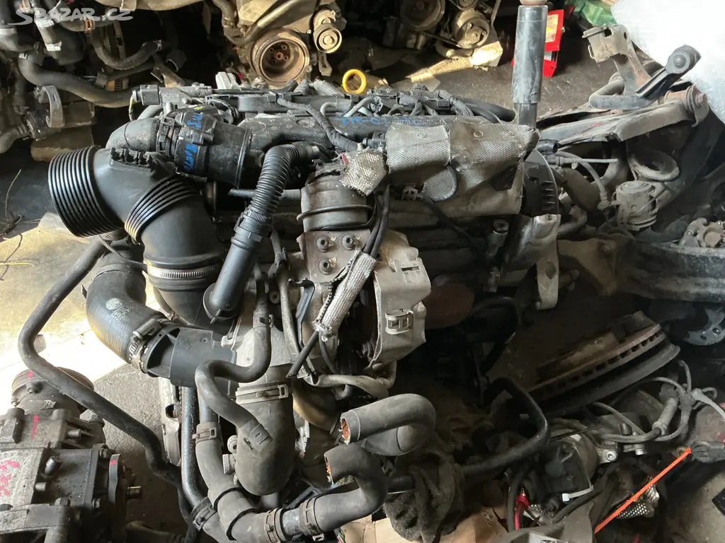 Motor octavia 3 1.6 TDi 66 kw CLHC KOMPLETNÍ - fotka 2