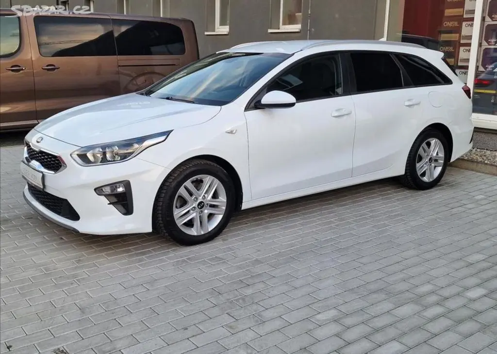Kia Cee´d, 1.6CRDi 100kW Fresh SW,1.Maj. - fotka 2
