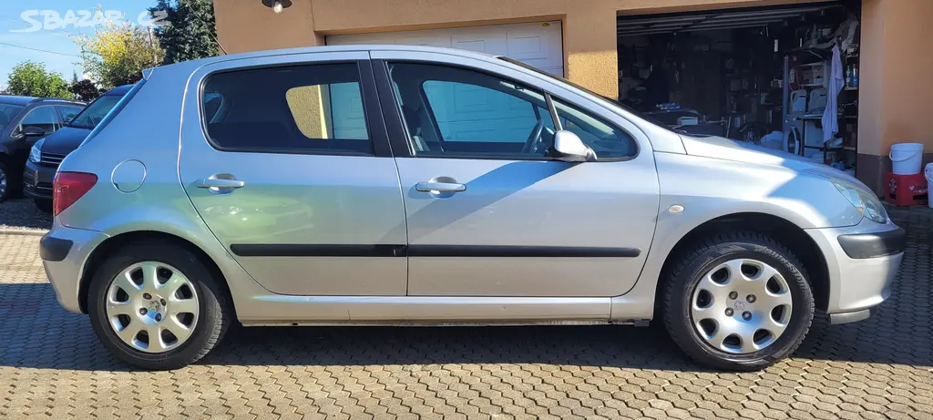 Peugeot 307 1,4i 65kW benzín - fotka 4