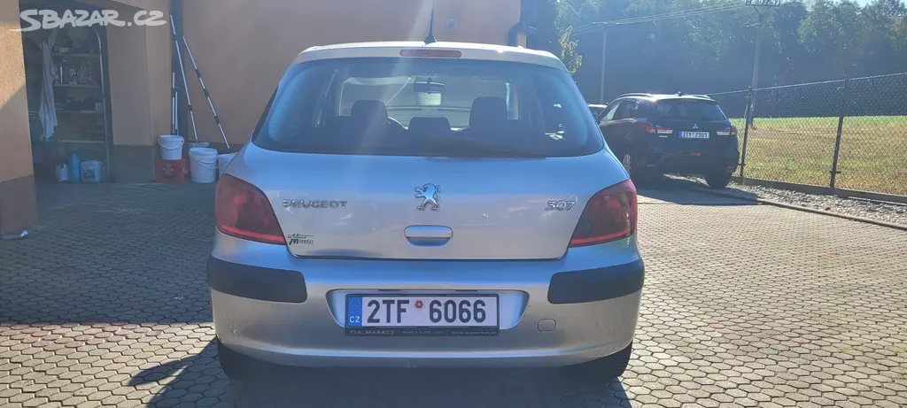 Peugeot 307 1,4i 65kW benzín - fotka 6