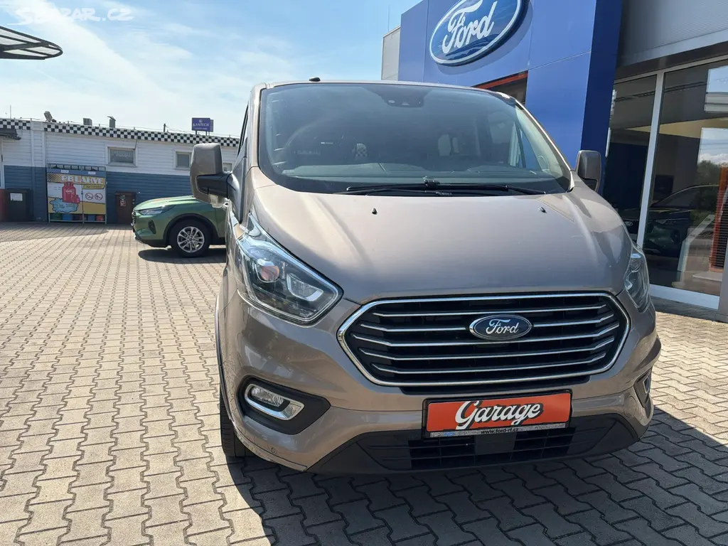 Ford Tourneo Custom 2.0 EcoBlue Titanium - fotka 2