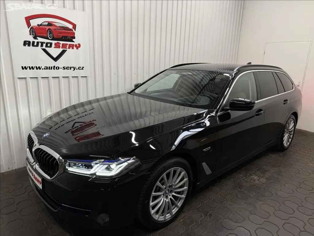 BMW Řada 5, 530E XDRIVE ACC LASER TAŽNÉ - fotka 2