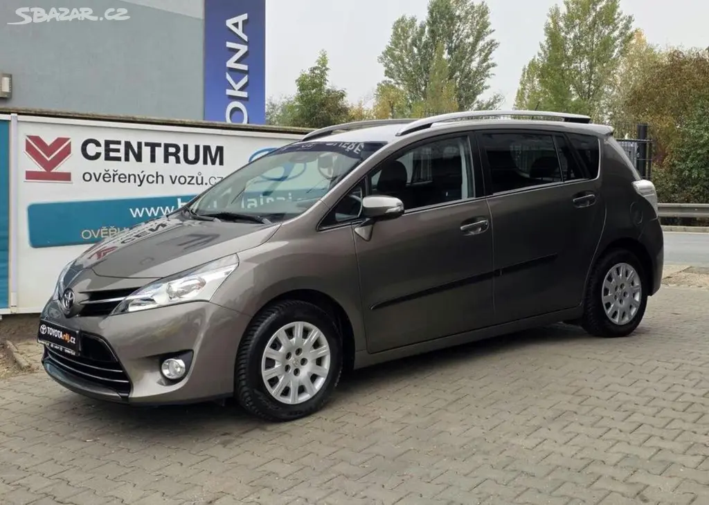 Toyota Verso 1.8-2+3SEDAD.NÍZKÉ KM-TOP STAV