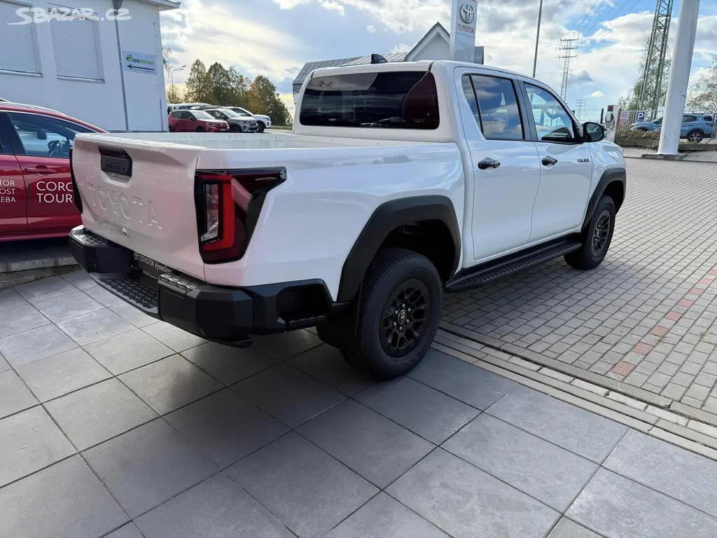 Toyota Hilux, 2,8D 4x4 6AT Active HYB - fotka 4