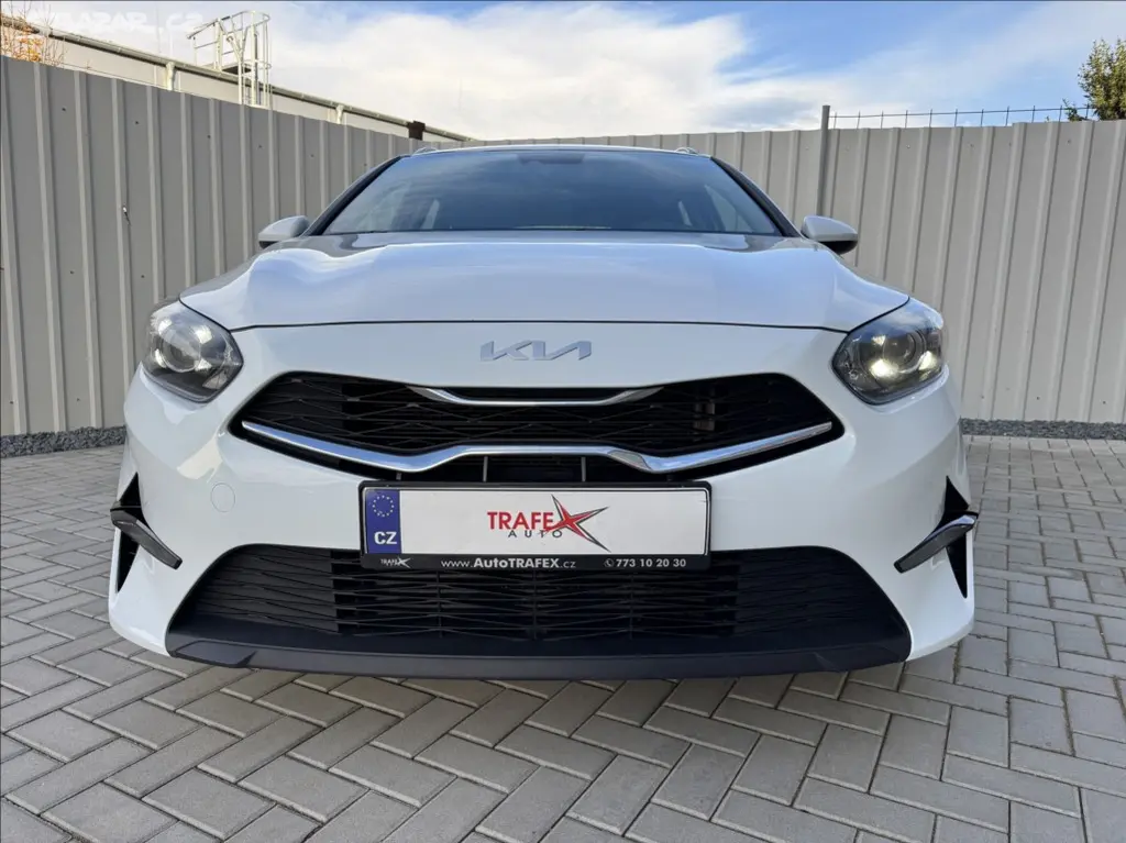 Kia Cee´d, 1,6 CRDi SW FRESH DPH 1.maj ČR - fotka 2