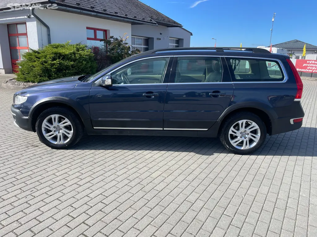 Volvo XC70 2,4D4 133kw AWD Geartronic Polar 2014 - fotka 2