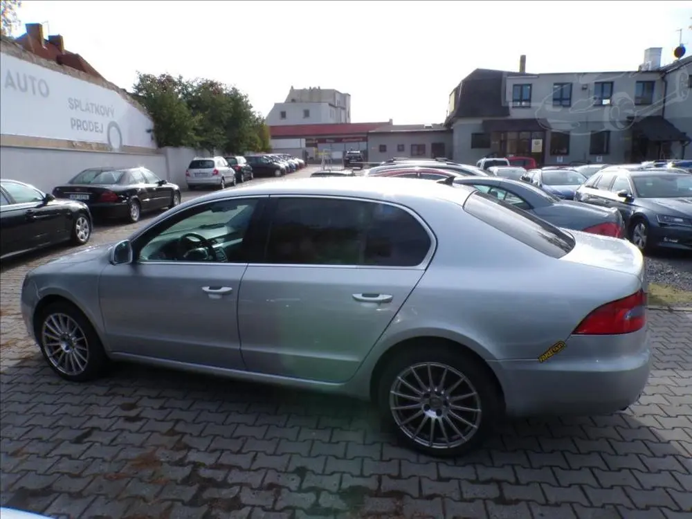 Škoda Superb 2,0 TDI AMBITION - fotka 4