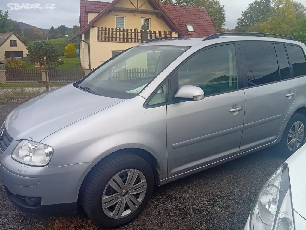 VW Touran 2,0 TDI -AUTOMAT 103Kw- tažné zařízení - fotka 3