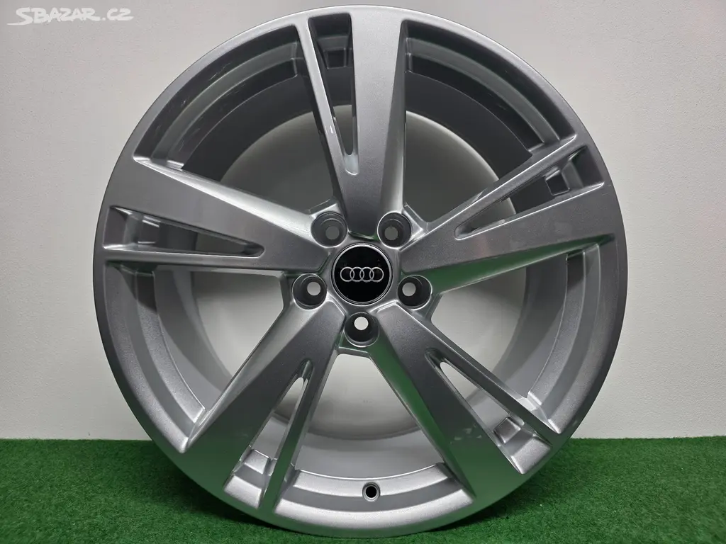 Audi RS3 A3 Alu kola 19 Nové Originál 8V0601025EJ