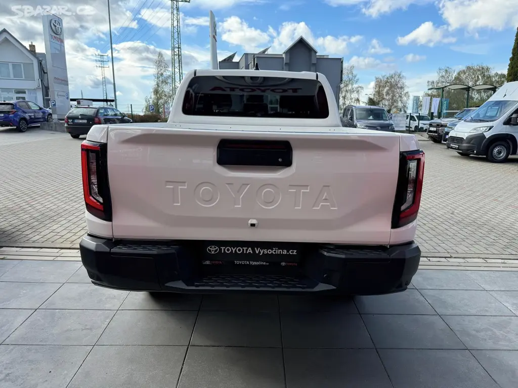 Toyota Hilux, 2,8D 4x4 6AT Active HYB - fotka 5