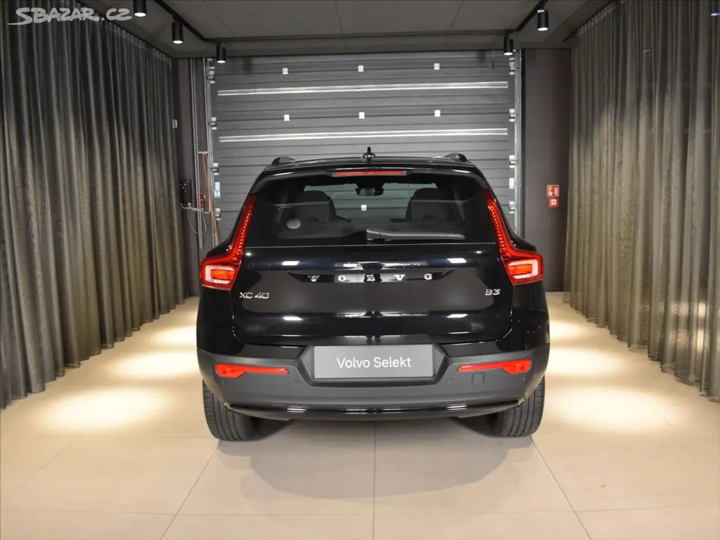 Volvo XC40, 2,0 B3 PLUS Dark Bezklíč - fotka 5